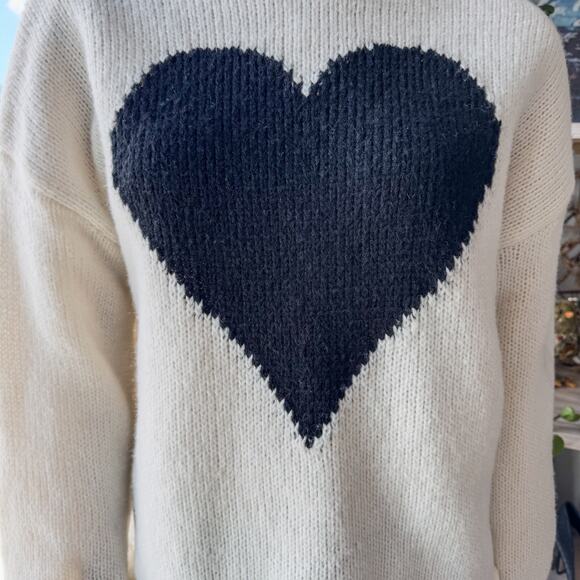 NWT-Amelle Statement Heart Sweater by Miami of Francesca’s, Women's Size Medium - Picture 9 of 9